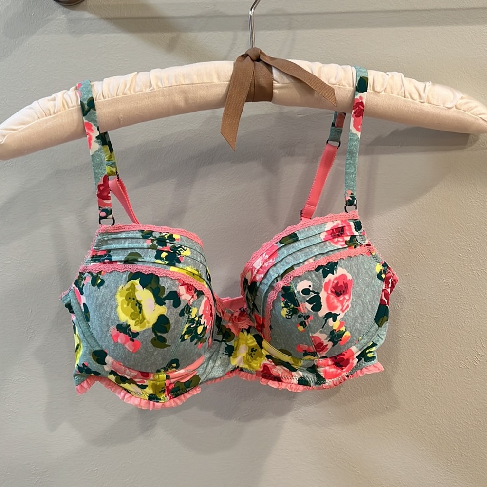BRAND NEW Flowery Bra